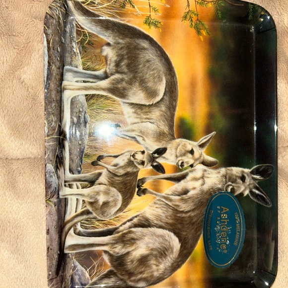 Ashdene of Australia Kangaroo tray. Approximate measurements shown in photo. - Picture 2 of 6
